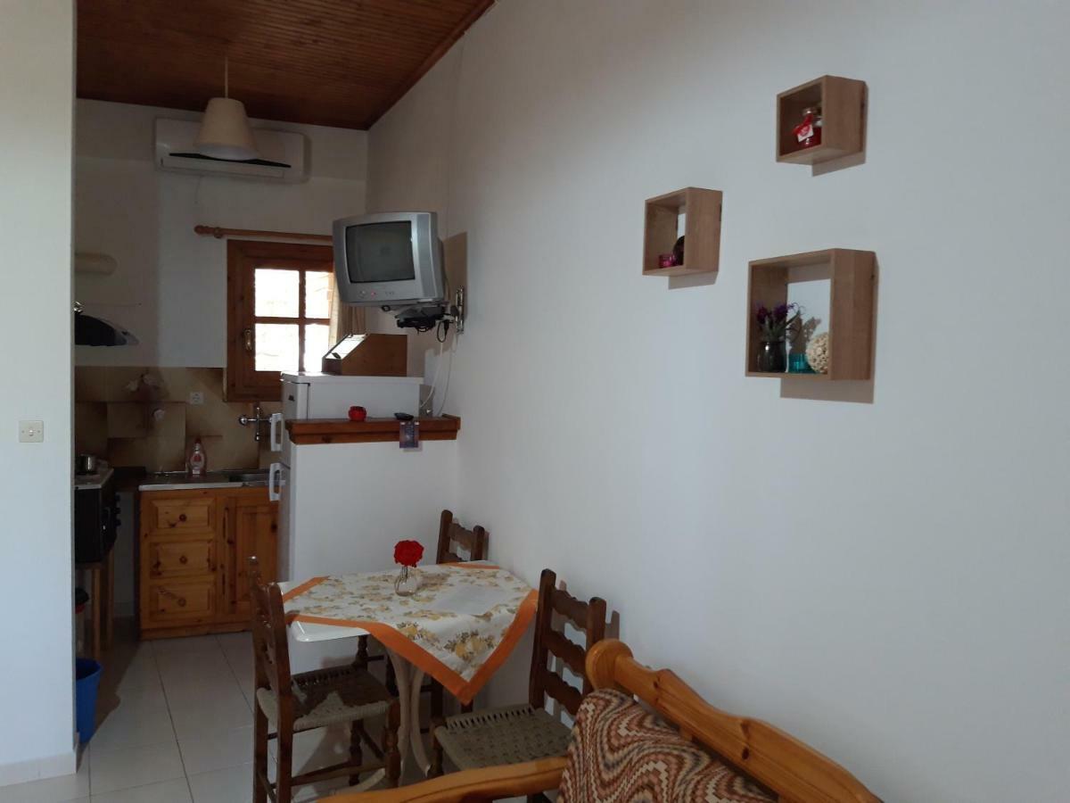 Koutadelias Rooms Kálamos エクステリア 写真
